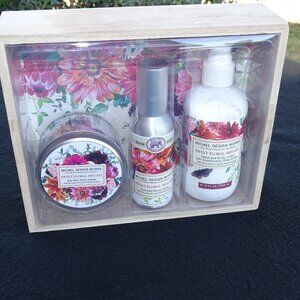 Michel Sweet Floral Melody Gift Set New